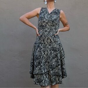 Elegant Black and White Sleeveless Dress